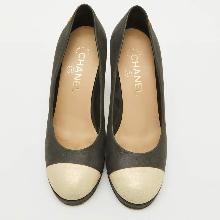 Pre Owned Chanel Dark Grey/Gold Leather CC Cap Toe Pumps Size 37
