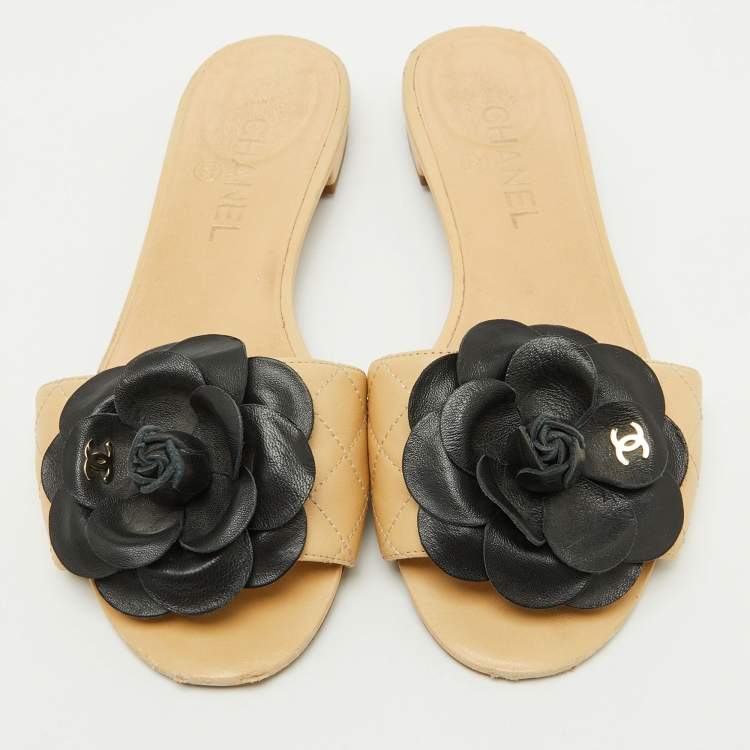 Pre Owned Chanel Beige Leather CC Camellia Flat Slide Sandals Size 39