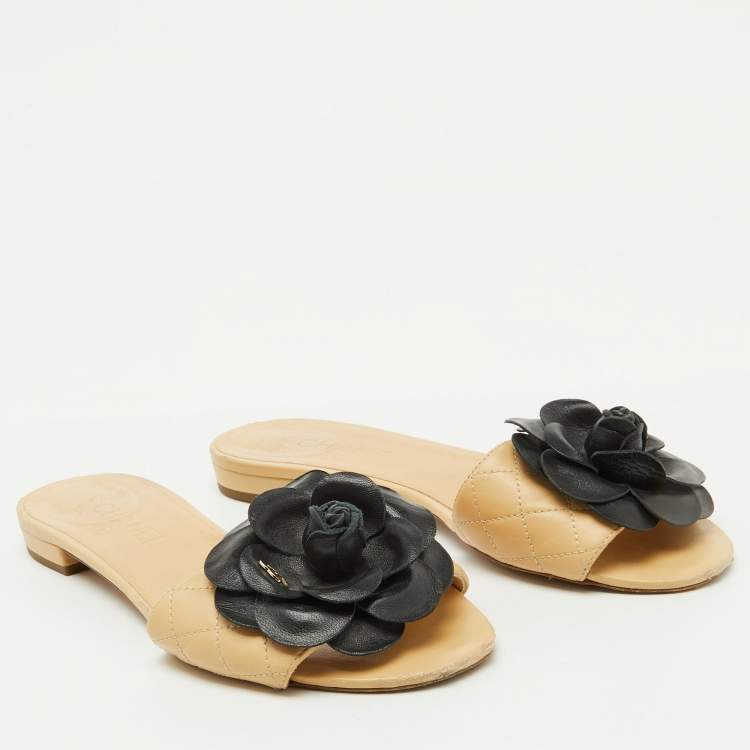 Pre Owned Chanel Beige Leather CC Camellia Flat Slide Sandals Size 39