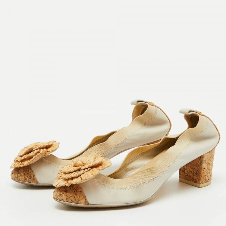 Pre Owned Chanel White/Beige Leather, Cork and Raffia Camellia CC Block Heel Pumps Size 37.5