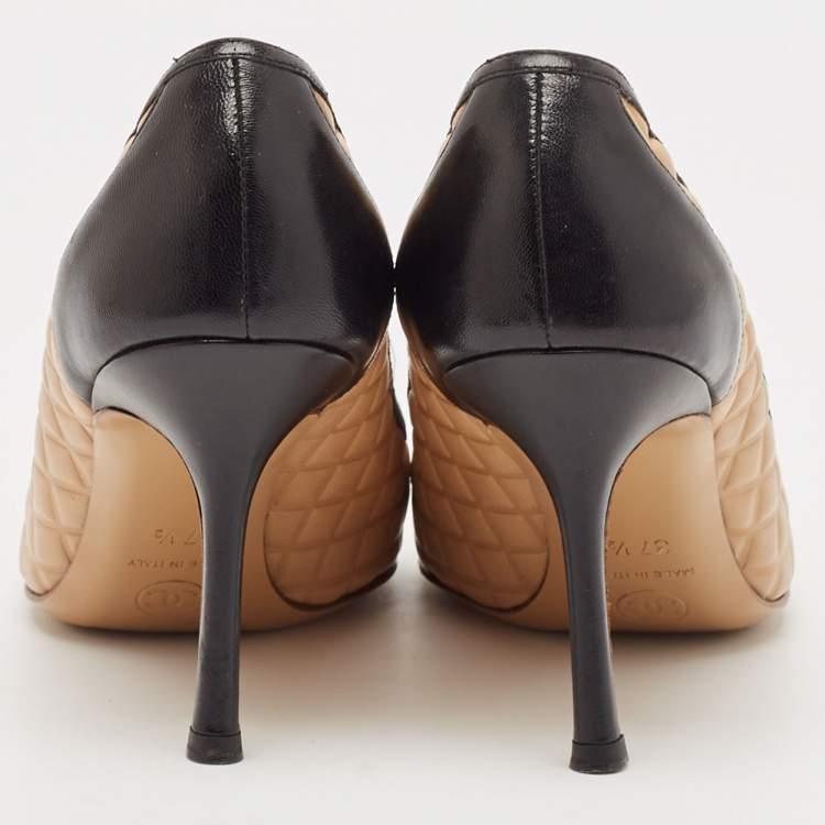 Pre Owned Chanel Black/Beige Leather Pointed Toe Pumps Size 37.5