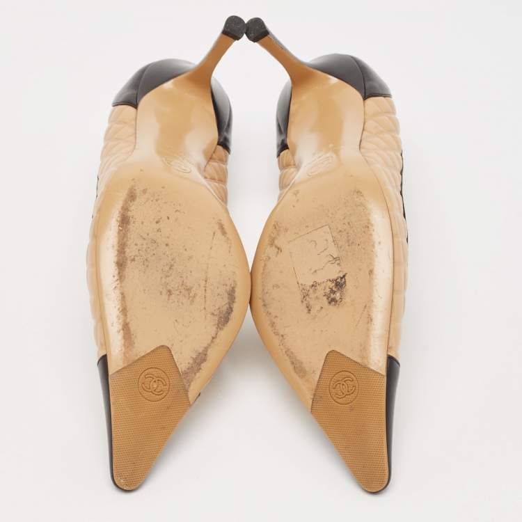 Pre Owned Chanel Black/Beige Leather Pointed Toe Pumps Size 37.5