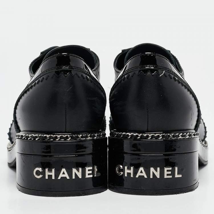 Pre Owned Chanel Black Leather and Patent CC Lace Up Oxfords Size 39