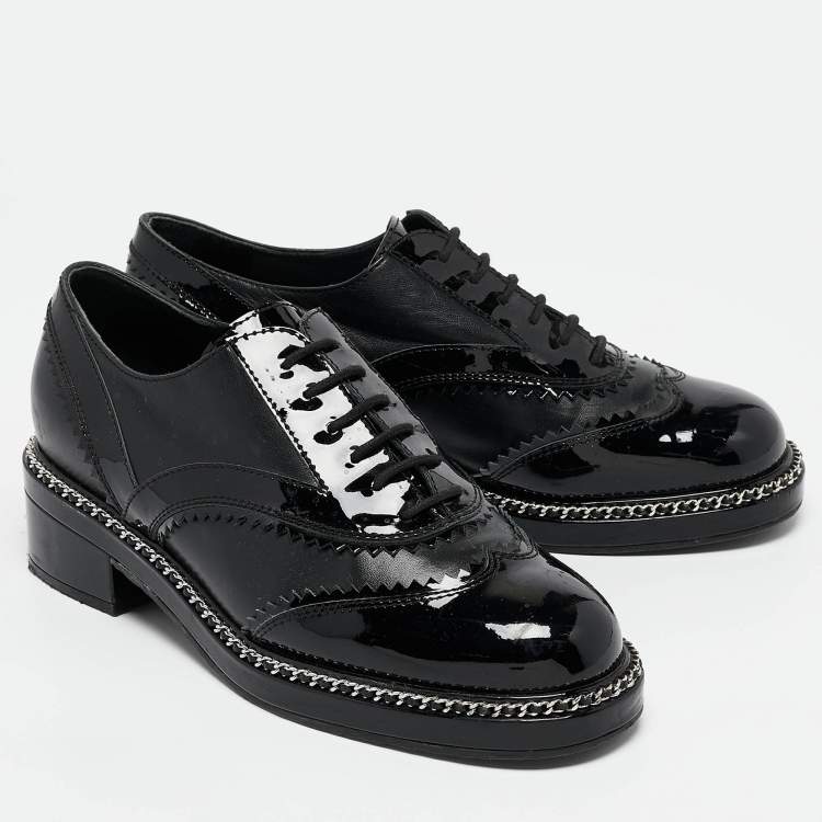 Pre Owned Chanel Black Leather and Patent CC Lace Up Oxfords Size 39