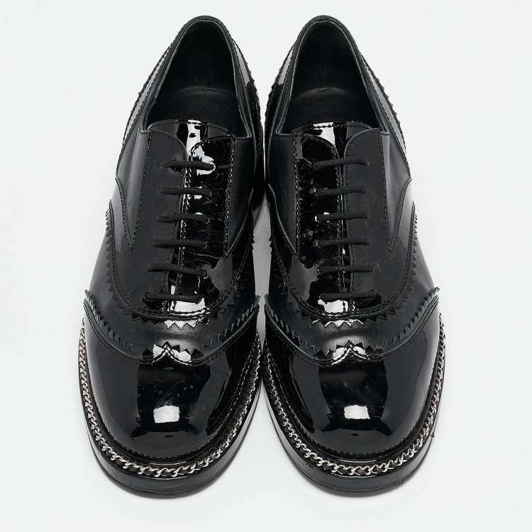 Pre Owned Chanel Black Leather and Patent CC Lace Up Oxfords Size 39