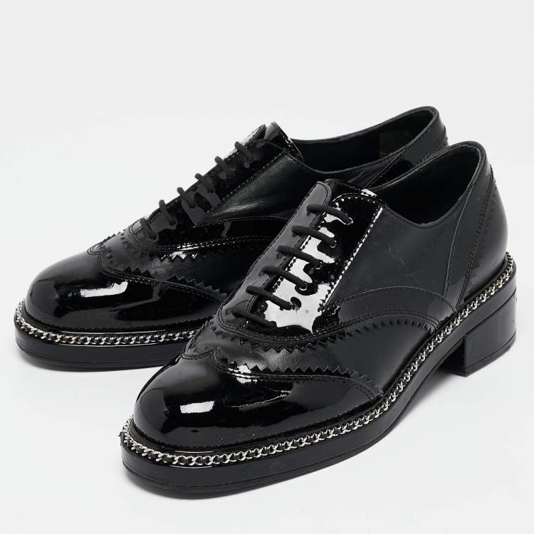 Pre Owned Chanel Black Leather and Patent CC Lace Up Oxfords Size 39