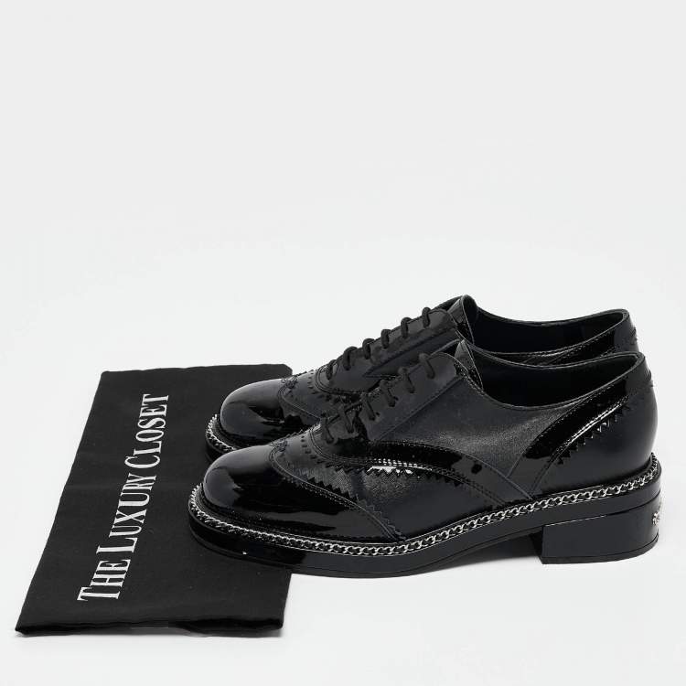 Pre Owned Chanel Black Leather and Patent CC Lace Up Oxfords Size 39