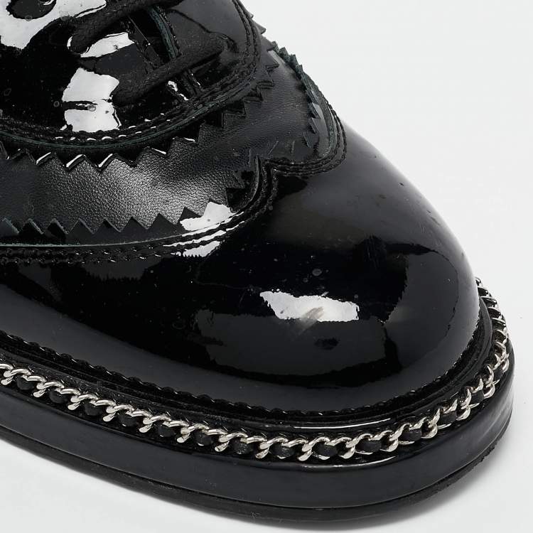 Pre Owned Chanel Black Leather and Patent CC Lace Up Oxfords Size 39