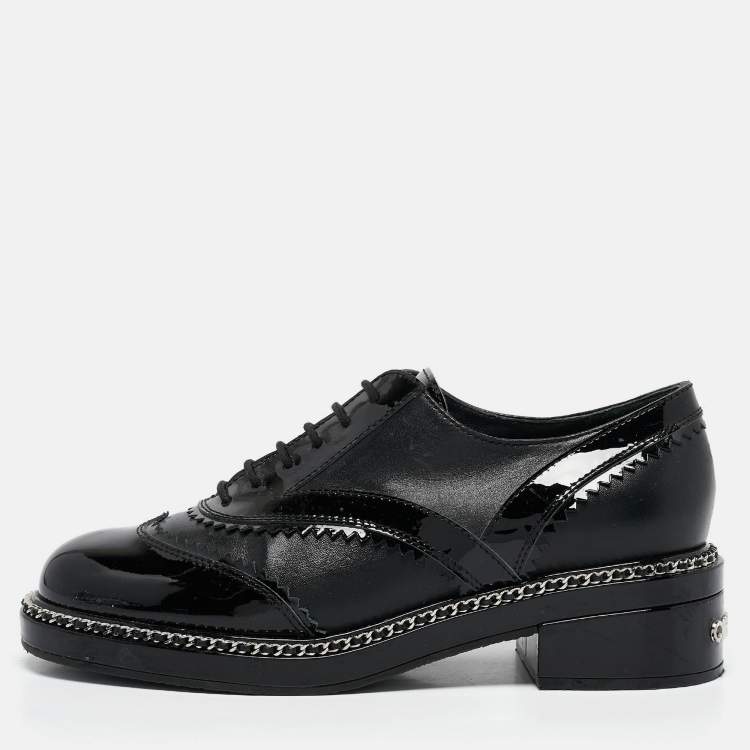 Pre Owned Chanel Black Leather and Patent CC Lace Up Oxfords Size 39