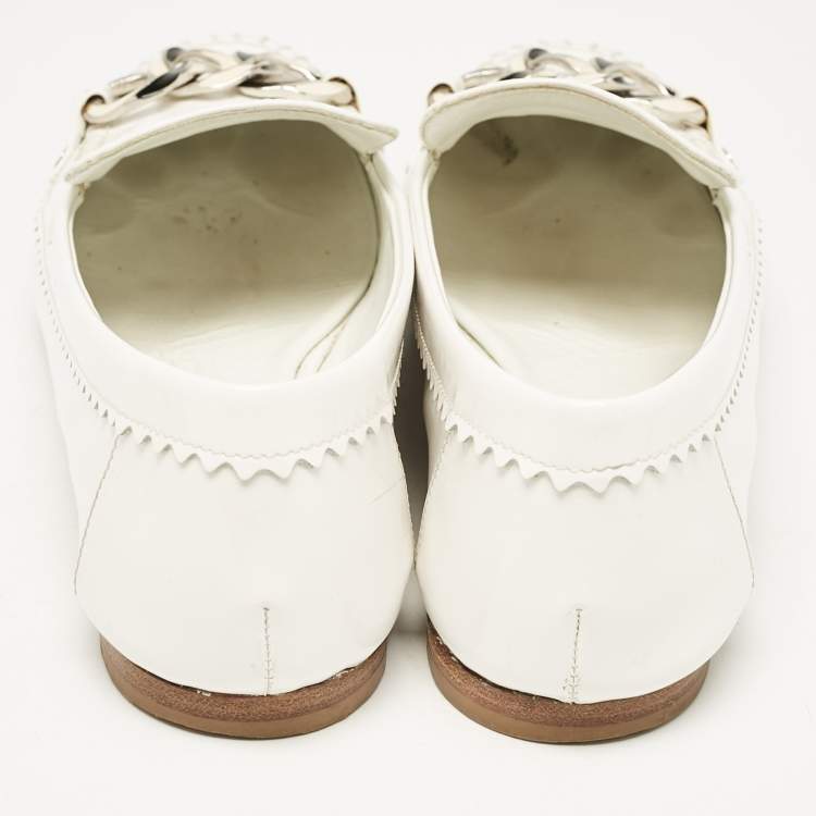 Pre Owned Chanel Off White Patent Leather Chain Embellished Smoking Loafers Size 39