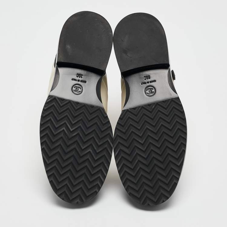 Pre Owned Chanel Cream/Black Quilted Leather and Grosgrain CC Ankle Boots Size 39