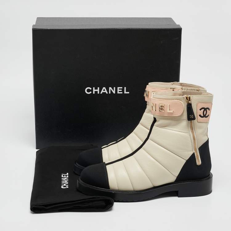 Pre Owned Chanel Cream/Black Quilted Leather and Grosgrain CC Ankle Boots Size 39