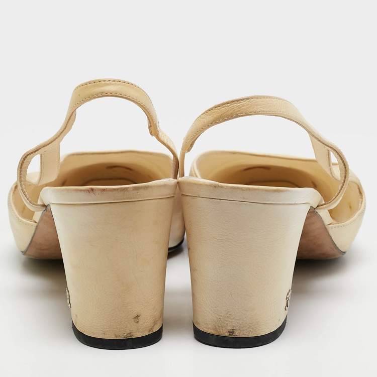 Pre Owned Chanel White/Black Leather Cap Toe Slingback Pumps Size 42