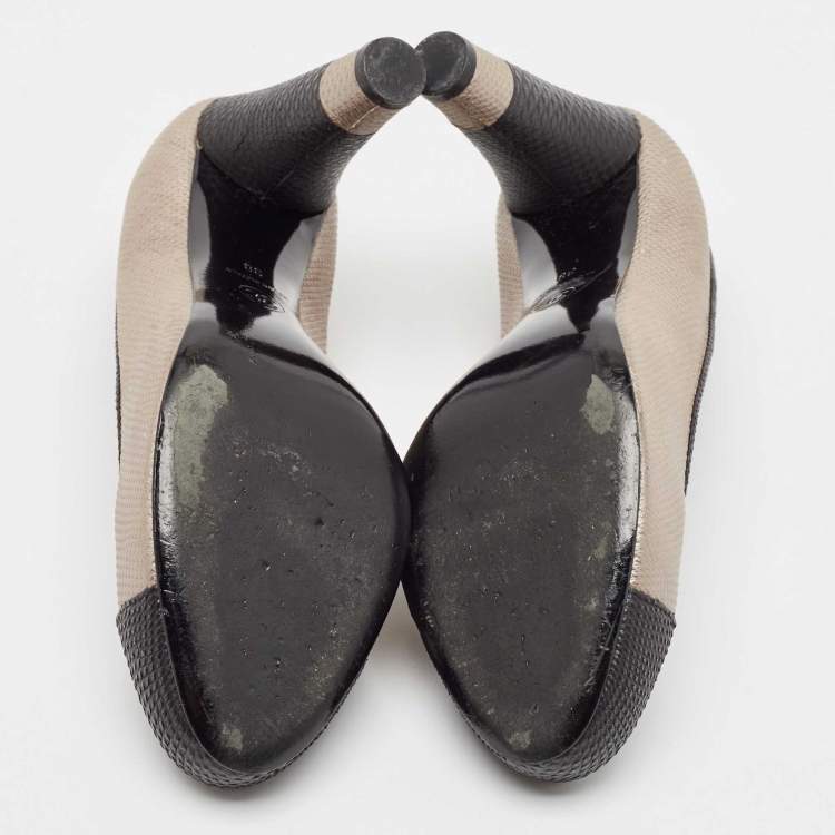 Pre Owned Chanel Grey/Black Leather CC Cap Toe Pumps Size 38