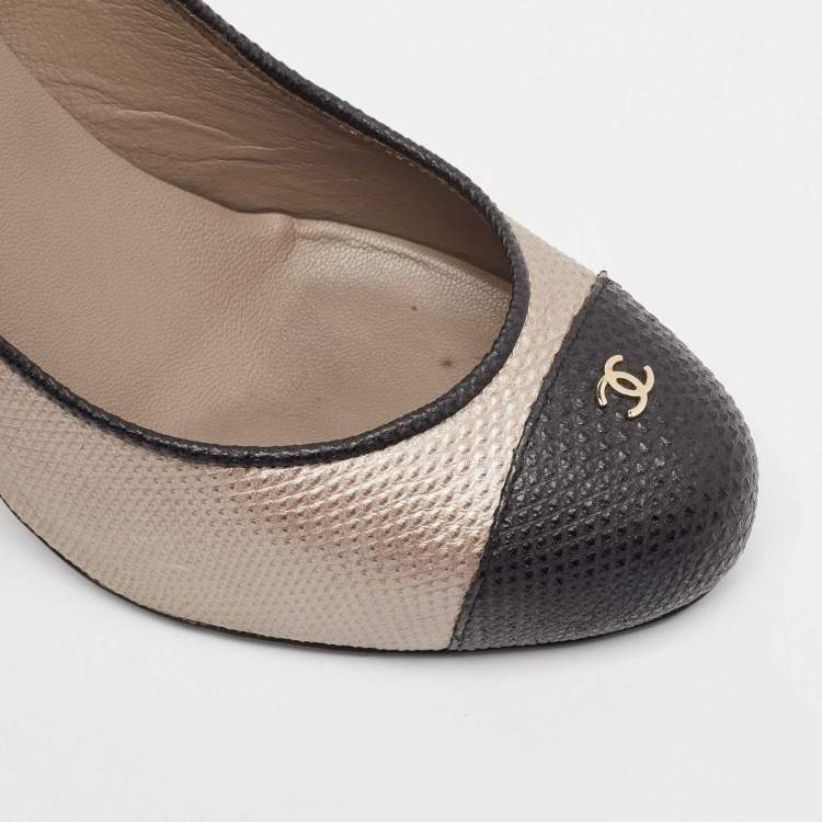 Pre Owned Chanel Grey/Black Leather CC Cap Toe Pumps Size 38
