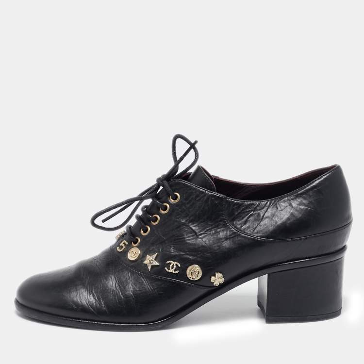 Pre Owned Chanel Black Leather Lucky Charms Oxfords Size 39.5