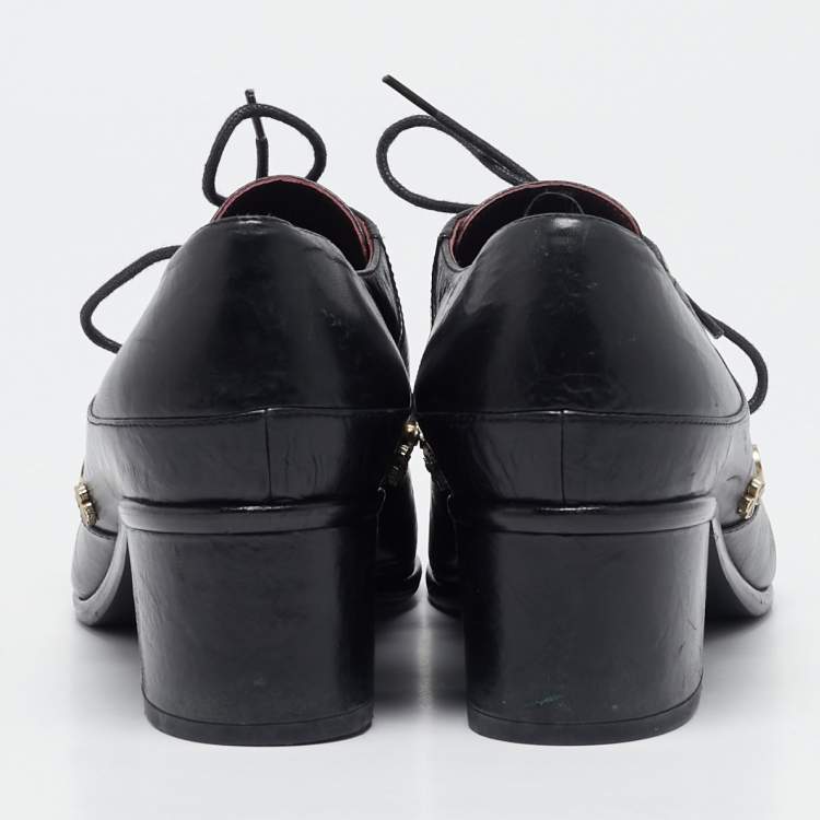 Pre Owned Chanel Black Leather Lucky Charms Oxfords Size 39.5