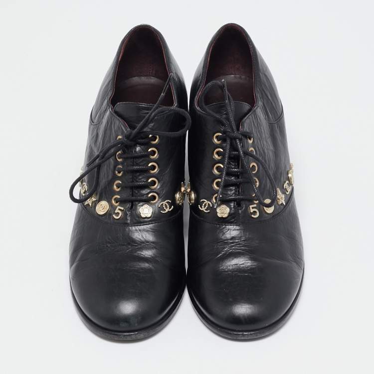 Pre Owned Chanel Black Leather Lucky Charms Oxfords Size 39.5