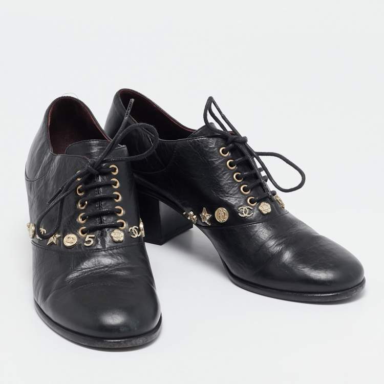 Pre Owned Chanel Black Leather Lucky Charms Oxfords Size 39.5