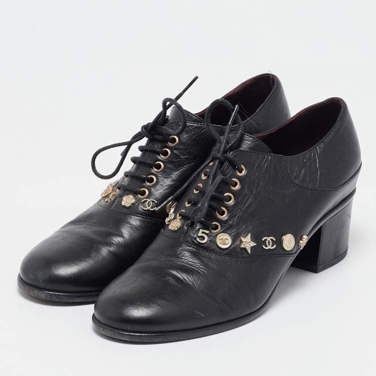 Pre Owned Chanel Black Leather Lucky Charms Oxfords Size 39.5