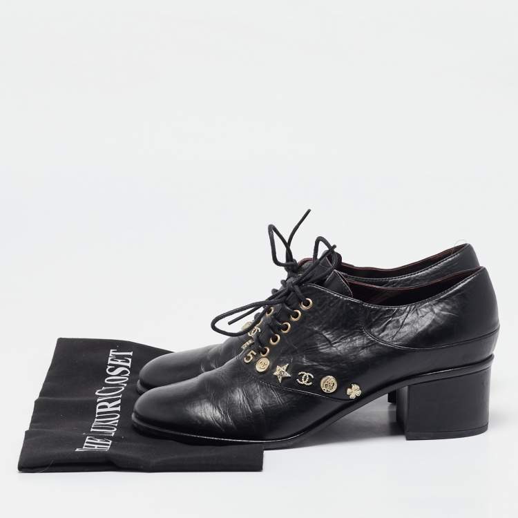 Pre Owned Chanel Black Leather Lucky Charms Oxfords Size 39.5