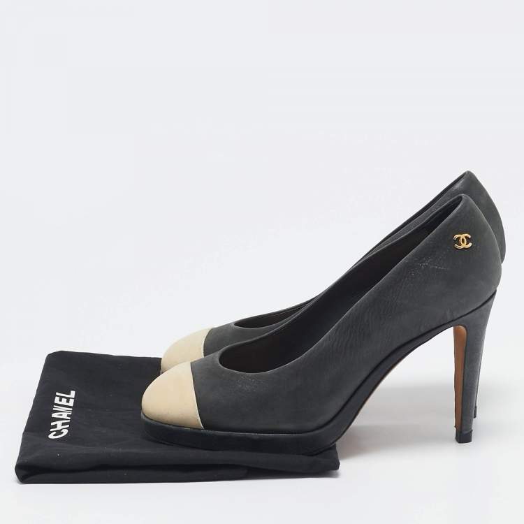 Pre Owned Chanel Grey/Black Leather CC Cap Toe Pumps Size 36