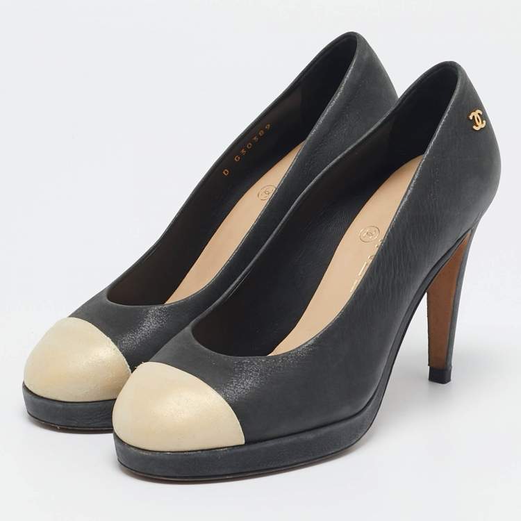 Pre Owned Chanel Grey/Black Leather CC Cap Toe Pumps Size 36