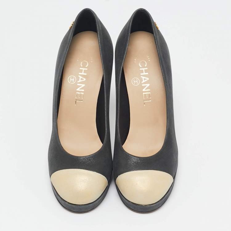 Pre Owned Chanel Grey/Black Leather CC Cap Toe Pumps Size 36