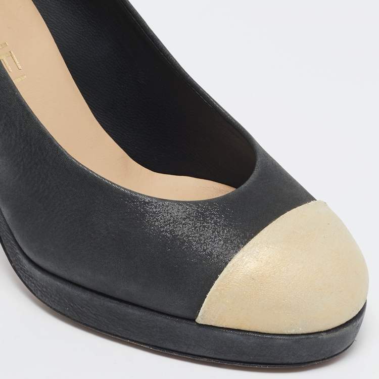 Pre Owned Chanel Grey/Black Leather CC Cap Toe Pumps Size 36