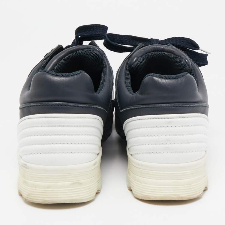 مملوكة مسبقًا Chanel Navy Blue/White Leather Lace Up Sneakers Size 39.5