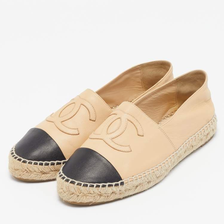 Pre Owned Chanel Beige/Black Leather CC Cap Toe Espadrille Flats Size 38