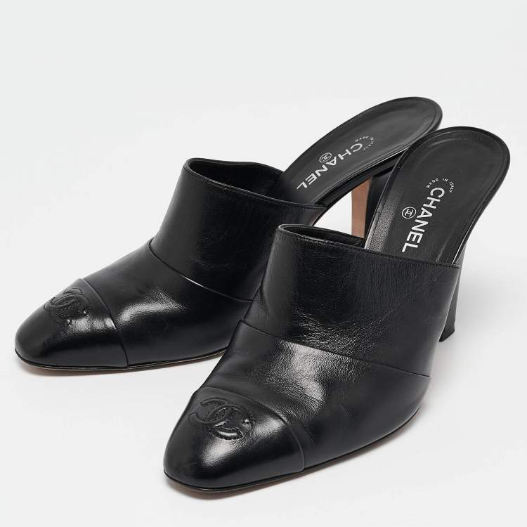 Pre Owned Chanel Black Leather CC Cap Toe Mule Sandals Size 38