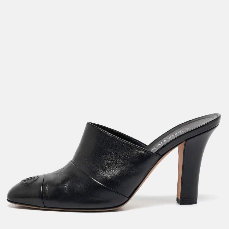 Pre Owned Chanel Black Leather CC Cap Toe Mule Sandals Size 38
