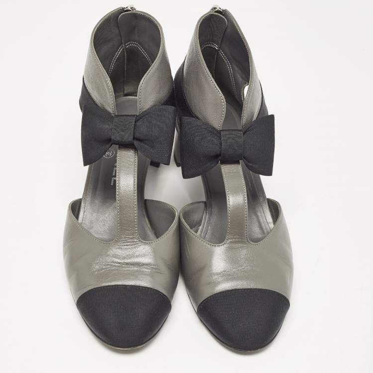 Pre Owned Chanel Grey/Black Canvas and Leather CC Bow Cut Out Ankle Boots Size 38