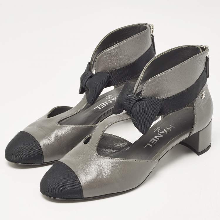 Pre Owned Chanel Grey/Black Canvas and Leather CC Bow Cut Out Ankle Boots Size 38