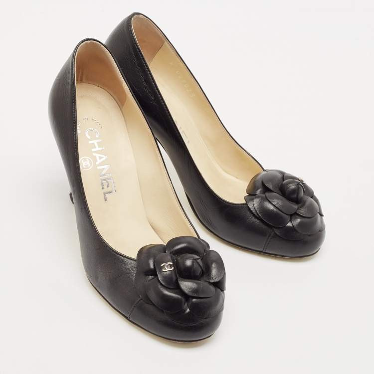Pre Owned Chanel Black Leather CC Camelia Cap Toe Pumps Size 35