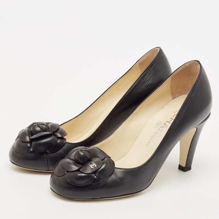 Pre Owned Chanel Black Leather CC Camelia Cap Toe Pumps Size 35
