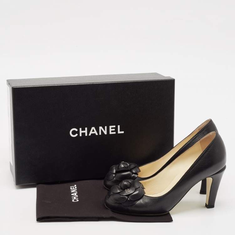 Pre Owned Chanel Black Leather CC Camelia Cap Toe Pumps Size 35