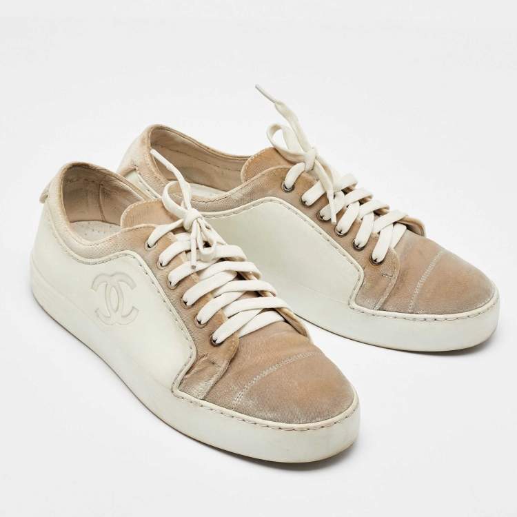 Pre Owned Chanel White/Cream Rubber and Velvet CC Low Top Sneakers Size 36