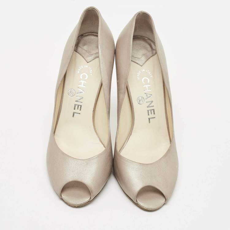 Pre Owned Chanel Grey Leather CC Peep Toe Pumps Size 37.5