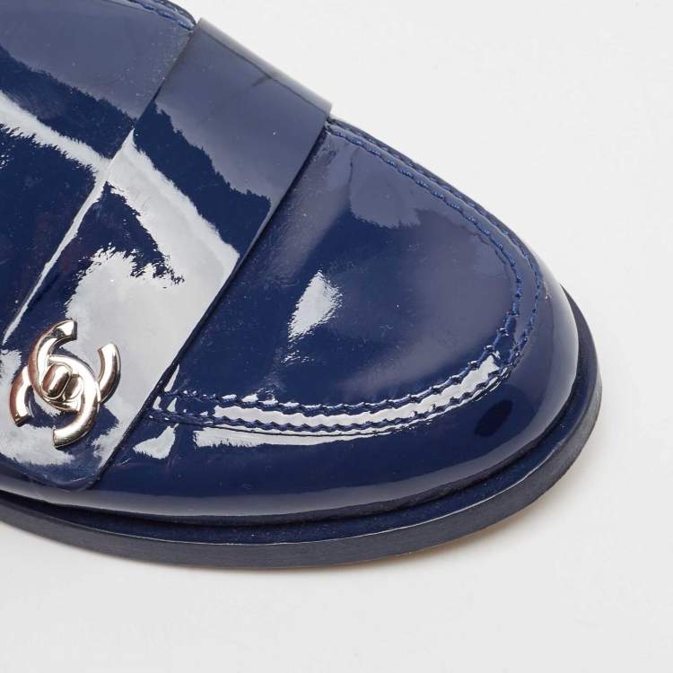 Pre Owned Chanel Blue Patent Leather CC Logo Slip On Loafers Size 38