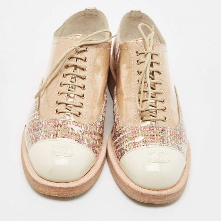 Pre Owned Chanel Beige/Cream Tweed and Patent Leather CC Lace Up Oxfords Size 39