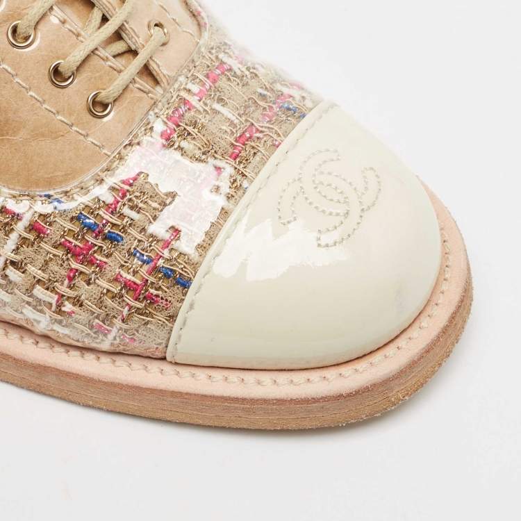 Pre Owned Chanel Beige/Cream Tweed and Patent Leather CC Lace Up Oxfords Size 39