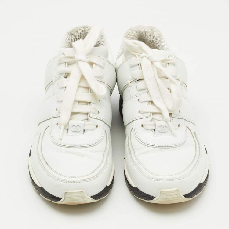 Pre Owned Chanel Black/ White Leather CC Logo Lace Up Sneakers Size 38