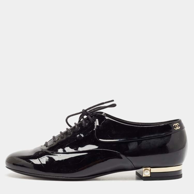 Pre Owned Chanel Black Patent Leather CC Lace Up Oxfords Size 38.5