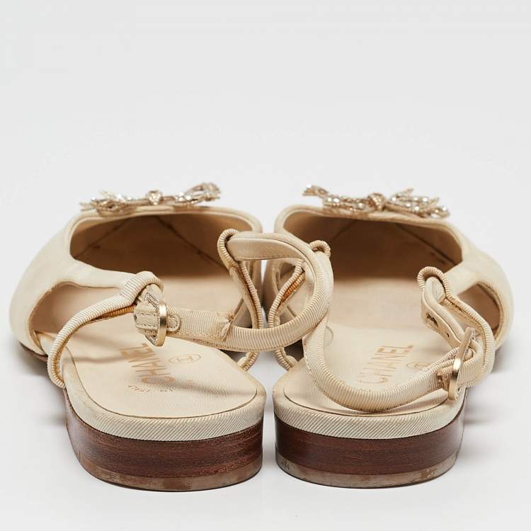 Pre Owned Chanel Beige/Black Canvas Cap Toe Slingback Flat Sandals Size 35.5