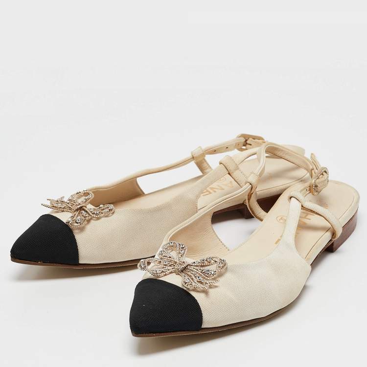 Pre Owned Chanel Beige/Black Canvas Cap Toe Slingback Flat Sandals Size 35.5