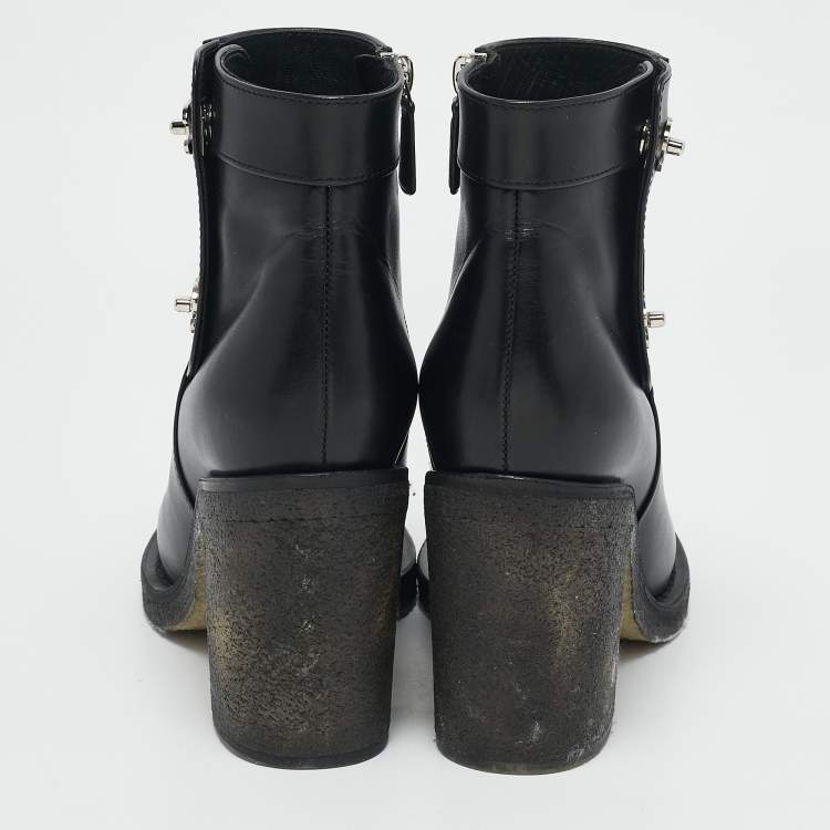 مملوكة مسبقًا Chanel Dark Black Leather CC Turn-Lock Block Heel Ankle Boots Size 38.5