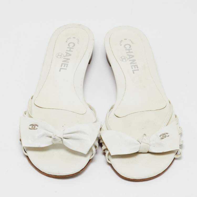 Pre Owned Chanel White Leather Bow Slide Sandals Size 39.5