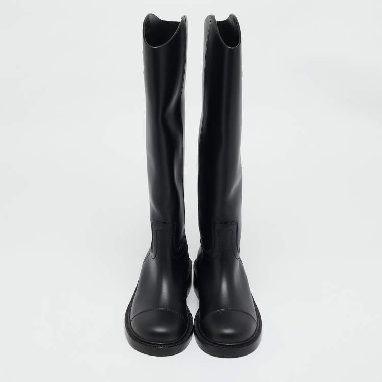 مملوكة مسبقًا Chanel Black Calf Leather Knee Length Boots Size 38.5